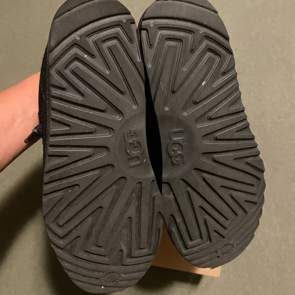 UGG extra worn traction